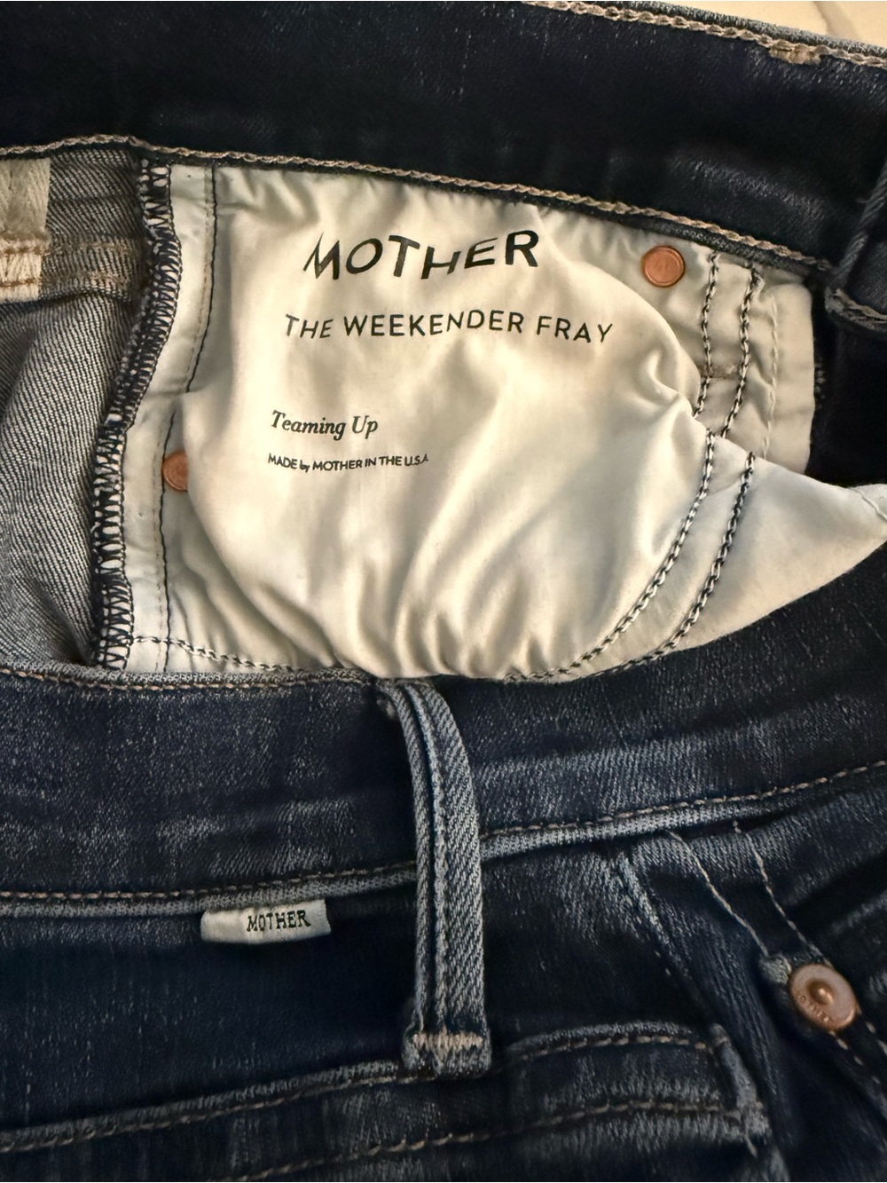 MOTHER The Weekender Fray Jeans Size 25 | Teaming Up Wash EUC Flare - Picture 4 of 11